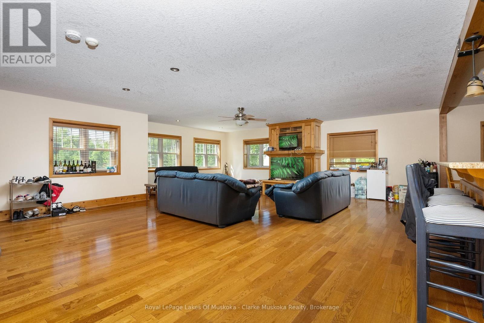 1013 Juddhaven Road, Muskoka Lakes, Ontario  P0B 1G0 - Photo 3 - X12363173