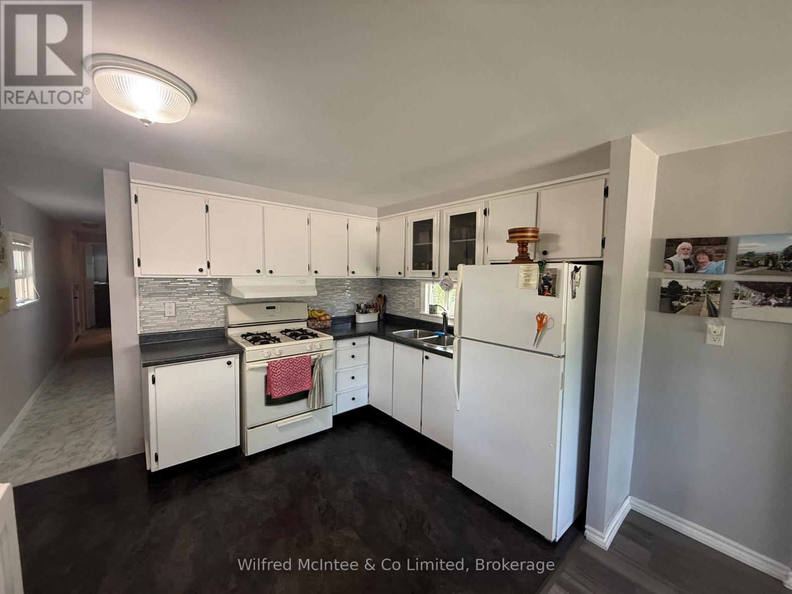 11 Bluejay Court, Brockton, Ontario  N0G 2V0 - Photo 10 - X12363200