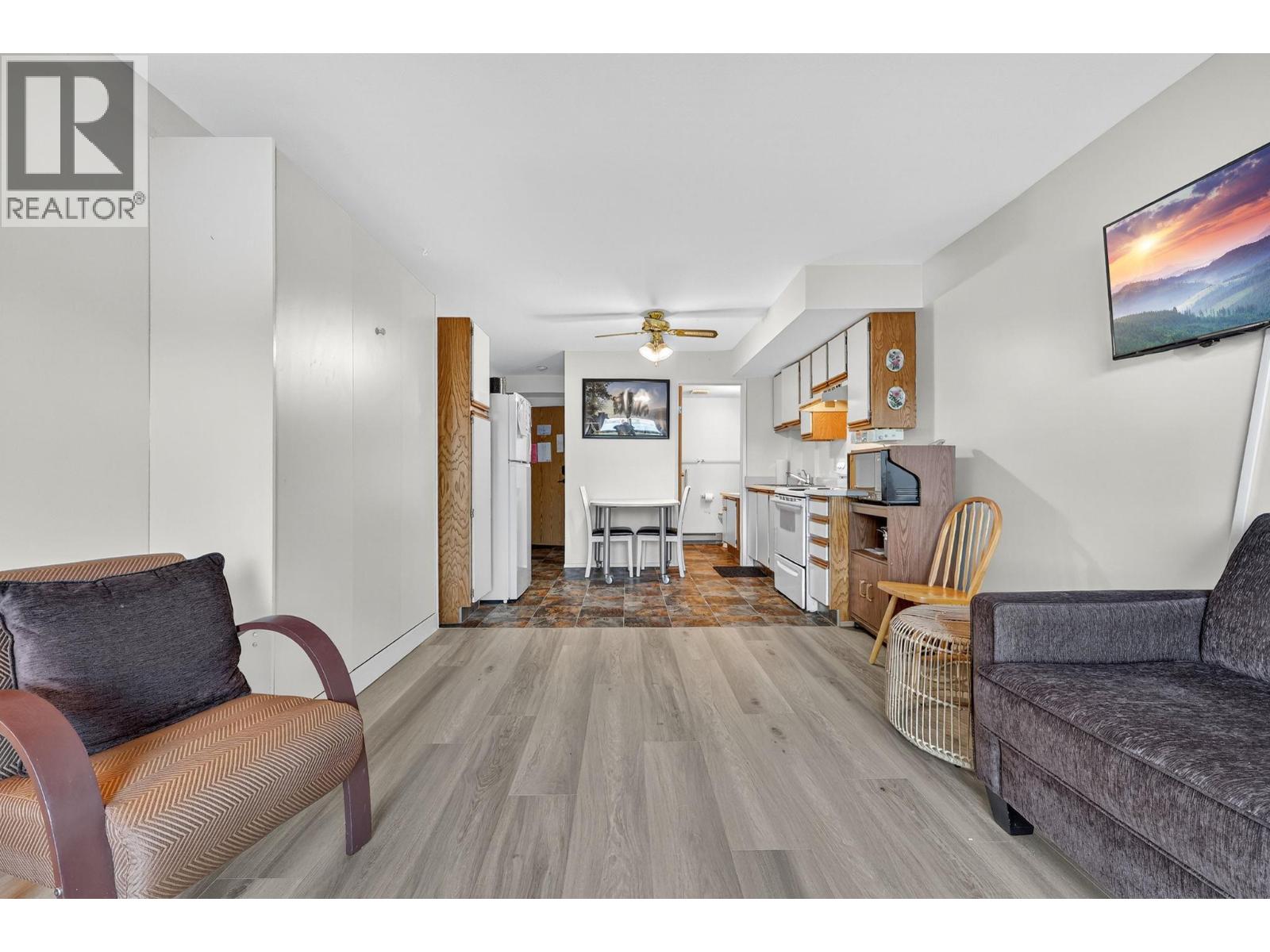 Property at 3050 Seclusion Bay Road Unit# 100 image 1