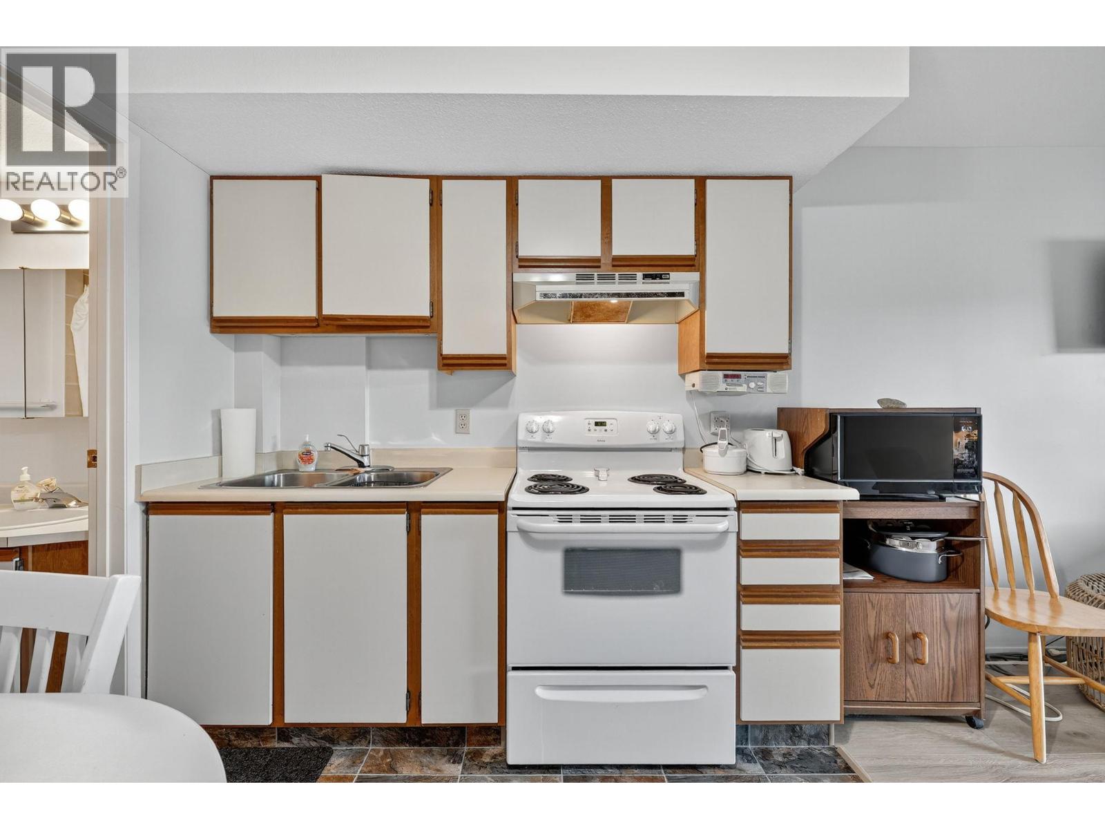 Property at 3050 Seclusion Bay Road Unit# 100 image 3