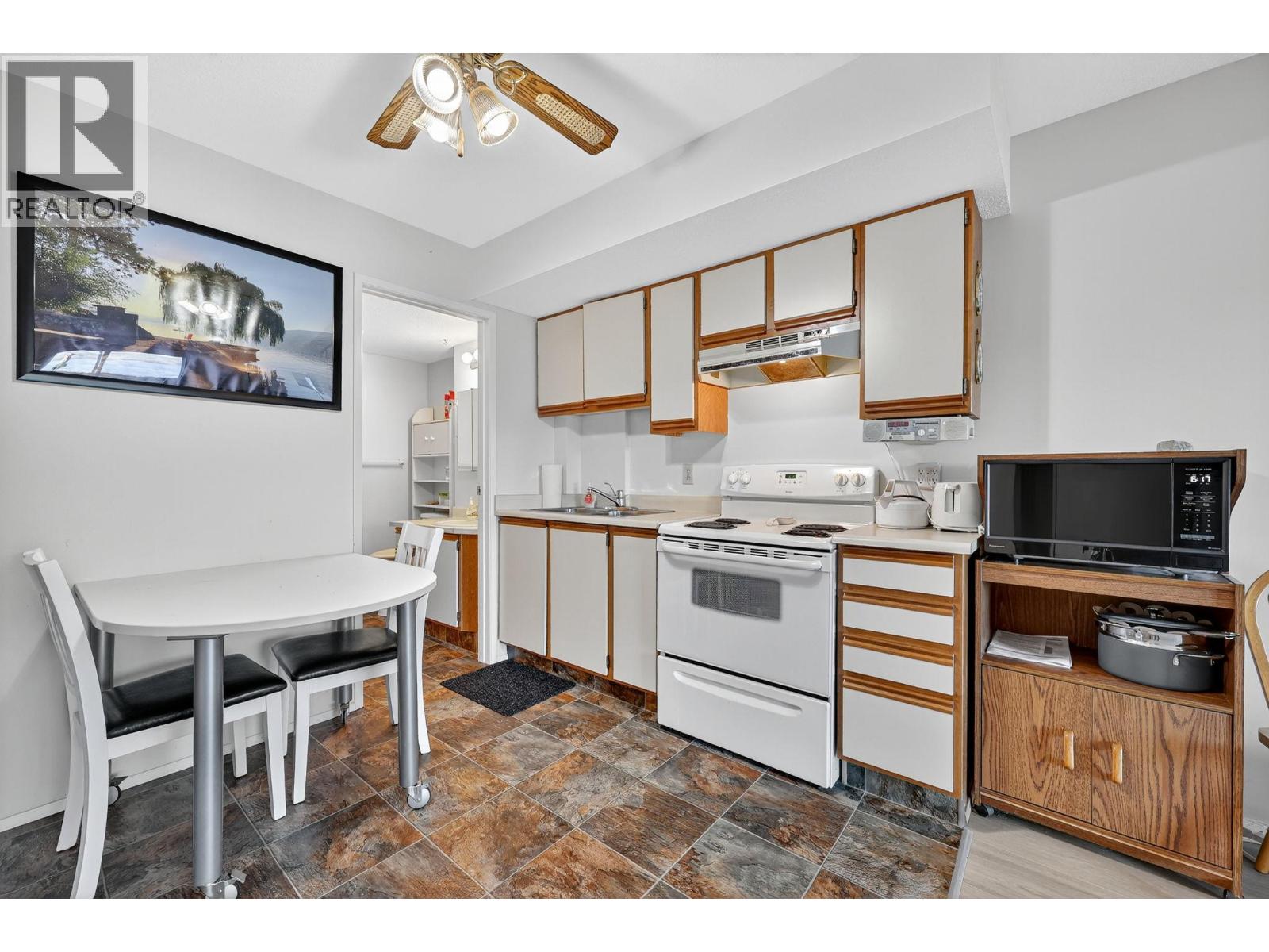 Property at 3050 Seclusion Bay Road Unit# 100 image 4