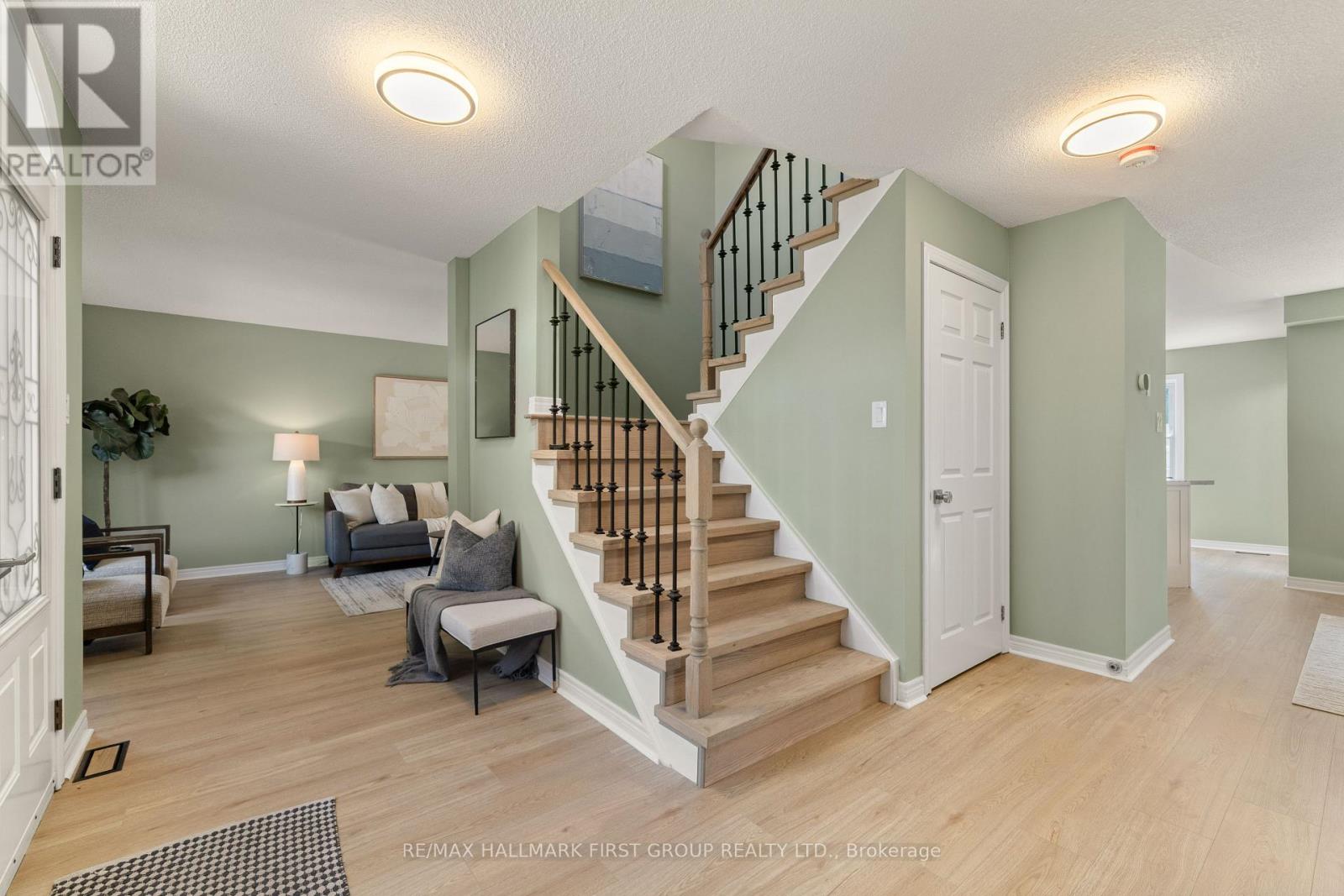 723 Carlisle Street, Cobourg, Ontario  K9A 5E6 - Photo 4 - X12363272