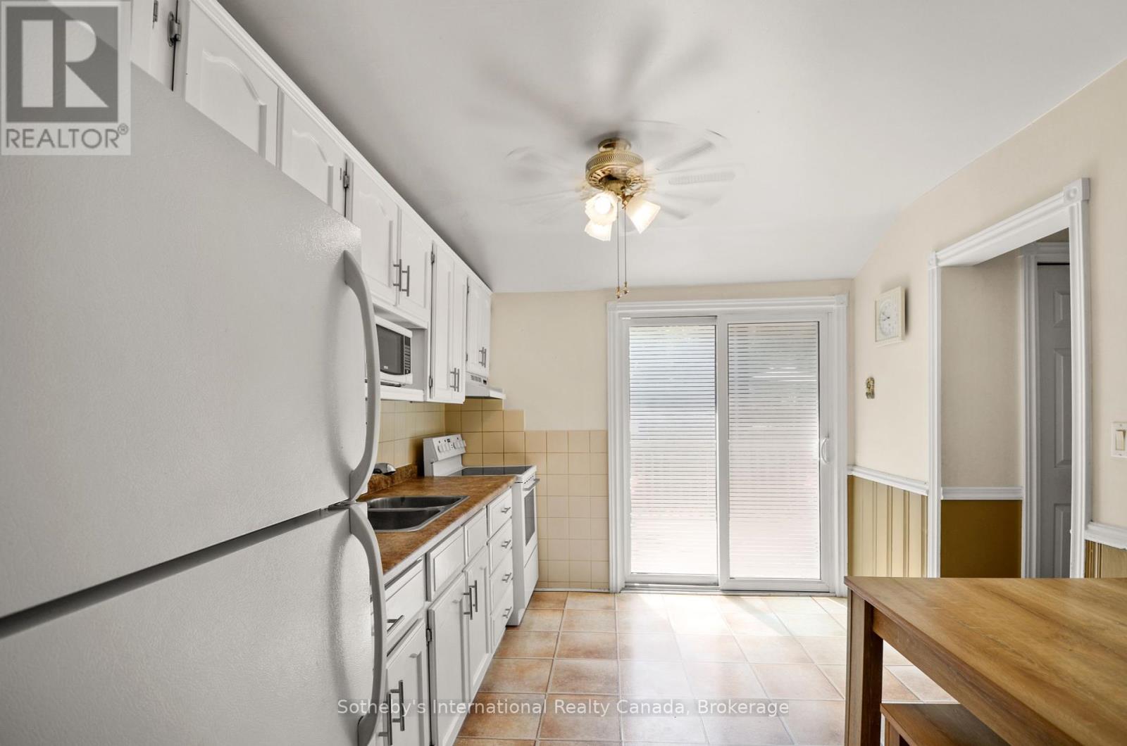 116 Ninth Street, Midland, Ontario  L4R 4B8 - Photo 11 - S12363291