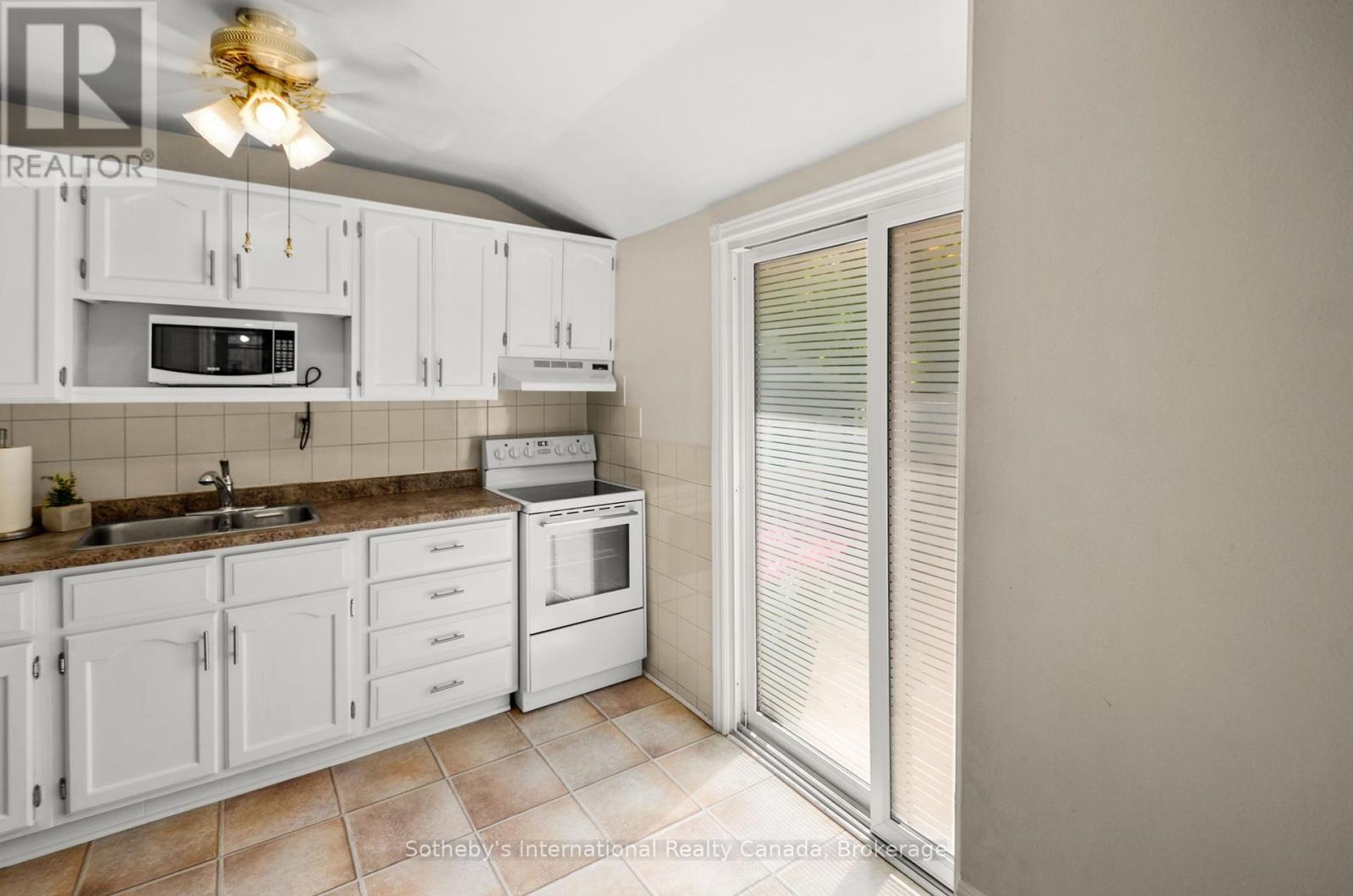 116 Ninth Street, Midland, Ontario  L4R 4B8 - Photo 14 - S12363291