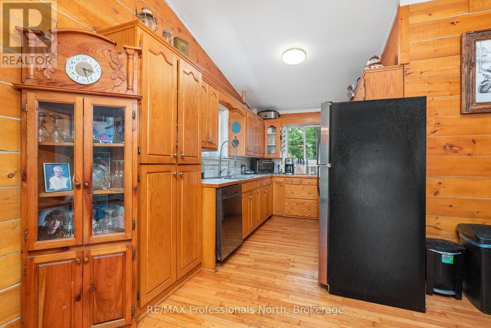 187 Stephenson 4 Road W, Huntsville, Ontario  P0B 1M0 - Photo 12 - X12363313