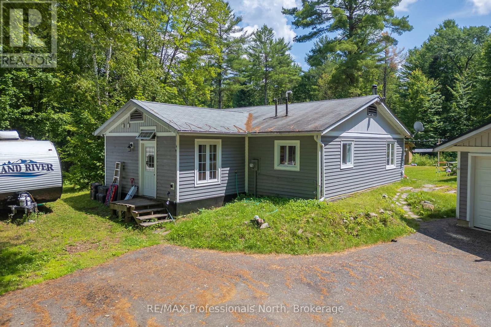 187 Stephenson 4 Road W, Huntsville, Ontario  P0B 1M0 - Photo 4 - X12363313