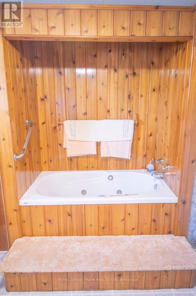 357 The Captains Corners, Kawartha Lakes, Ontario  K0M 1A0 - Photo 21 - X12363312