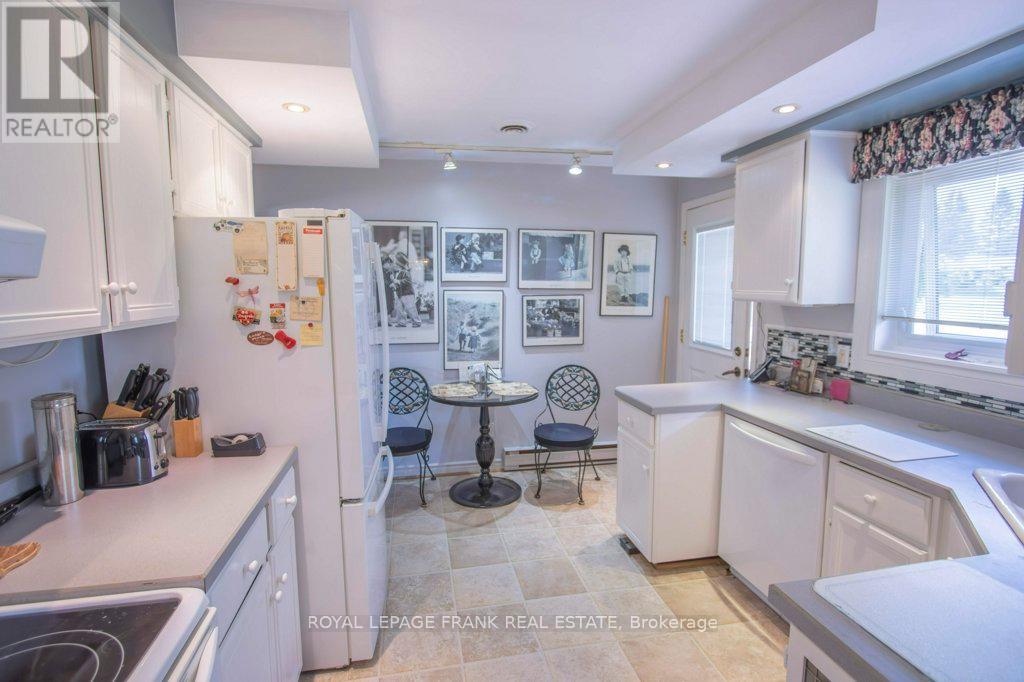 357 The Captains Corners, Kawartha Lakes, Ontario  K0M 1A0 - Photo 33 - X12363312