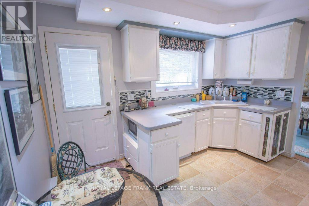 357 The Captains Corners, Kawartha Lakes, Ontario  K0M 1A0 - Photo 34 - X12363312