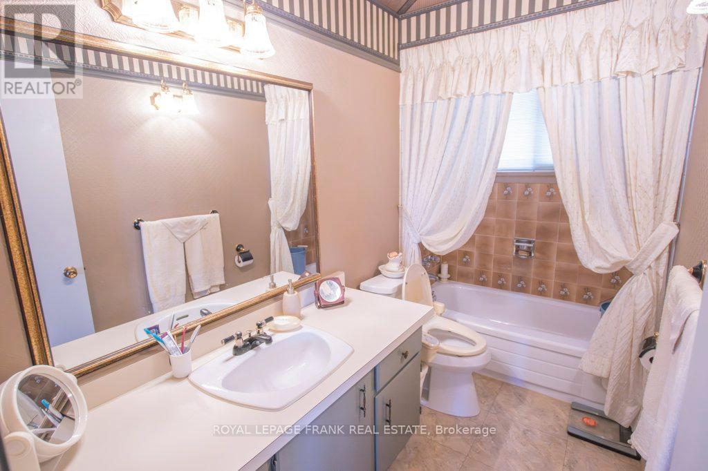357 The Captains Corners, Kawartha Lakes, Ontario  K0M 1A0 - Photo 39 - X12363312