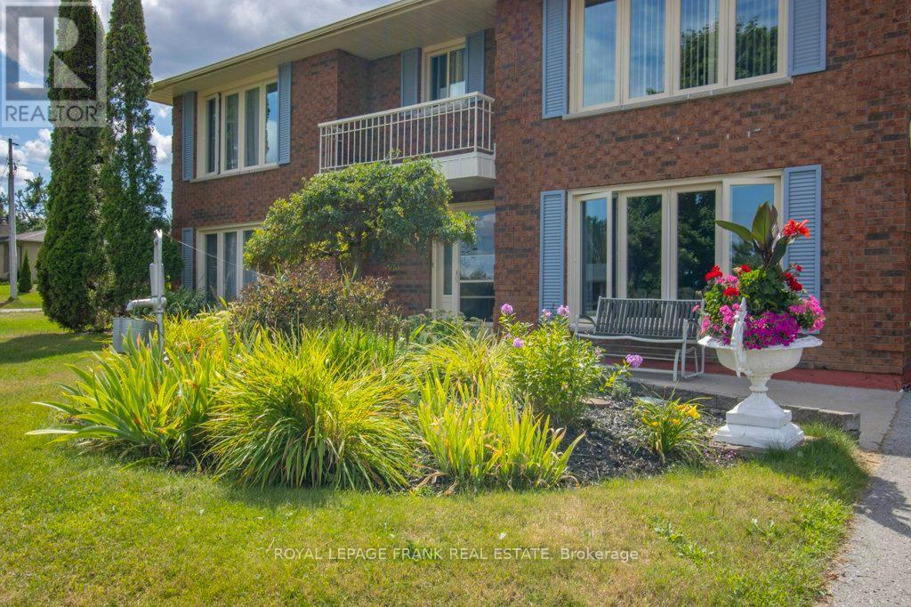 357 The Captains Corners, Kawartha Lakes, Ontario  K0M 1A0 - Photo 4 - X12363312