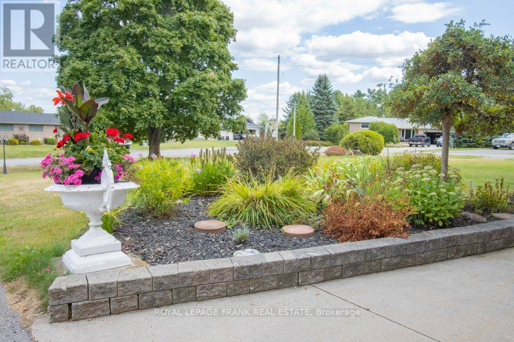 357 The Captains Corners, Kawartha Lakes, Ontario  K0M 1A0 - Photo 7 - X12363312