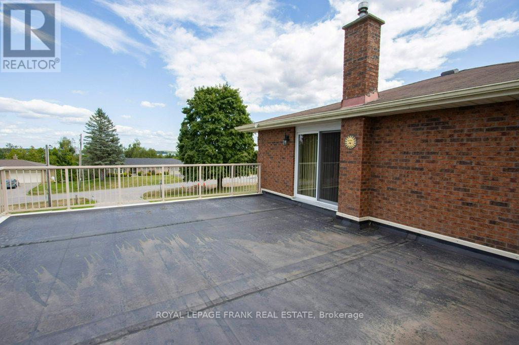 357 The Captains Corners, Kawartha Lakes, Ontario  K0M 1A0 - Photo 9 - X12363312