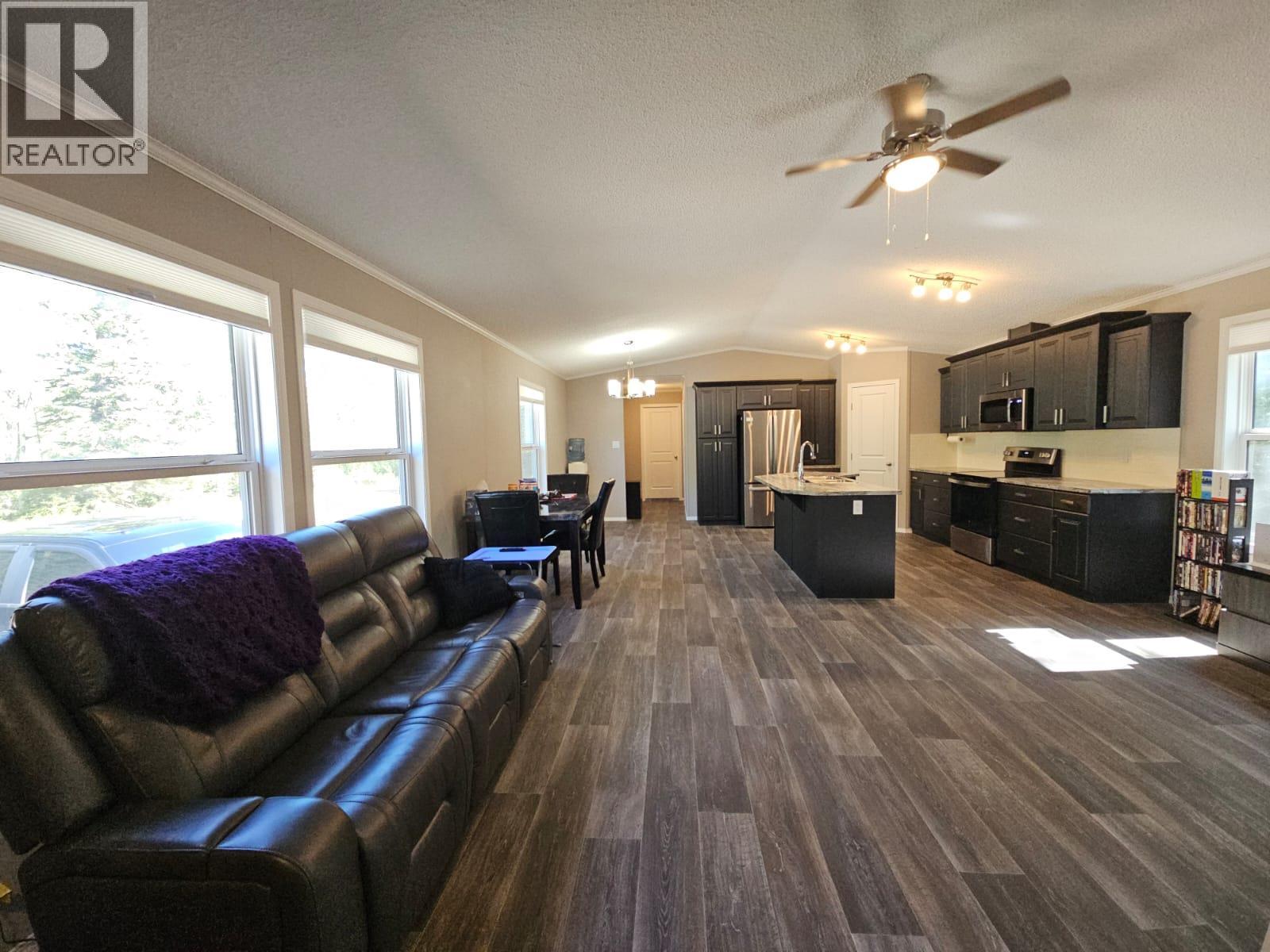 3593 West Hayward Road, Chetwynd, British Columbia  V0C 1J0 - Photo 4 - 10360538