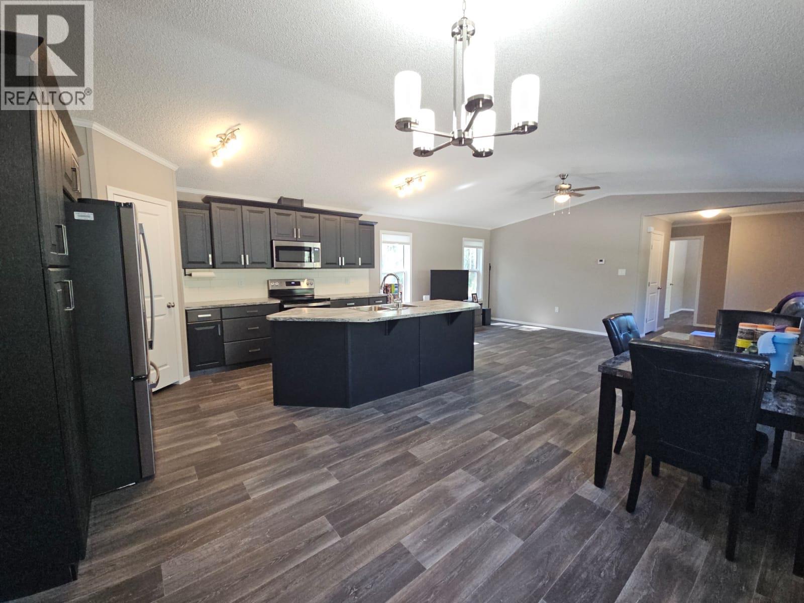 3593 West Hayward Road, Chetwynd, British Columbia  V0C 1J0 - Photo 8 - 10360538