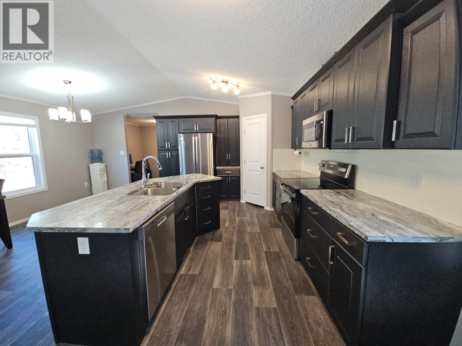 3593 West Hayward Road, Chetwynd, British Columbia  V0C 1J0 - Photo 10 - 10360538