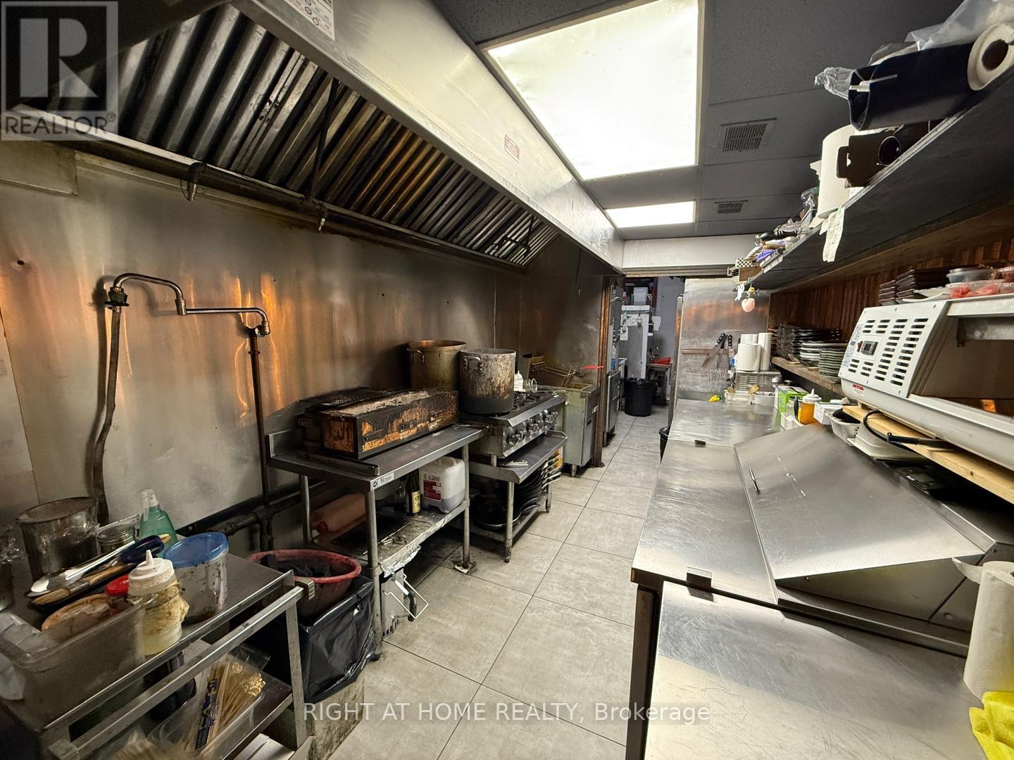 7057 Yonge Street, Markham, Ontario  L3T 2A6 - Photo 7 - N12363197
