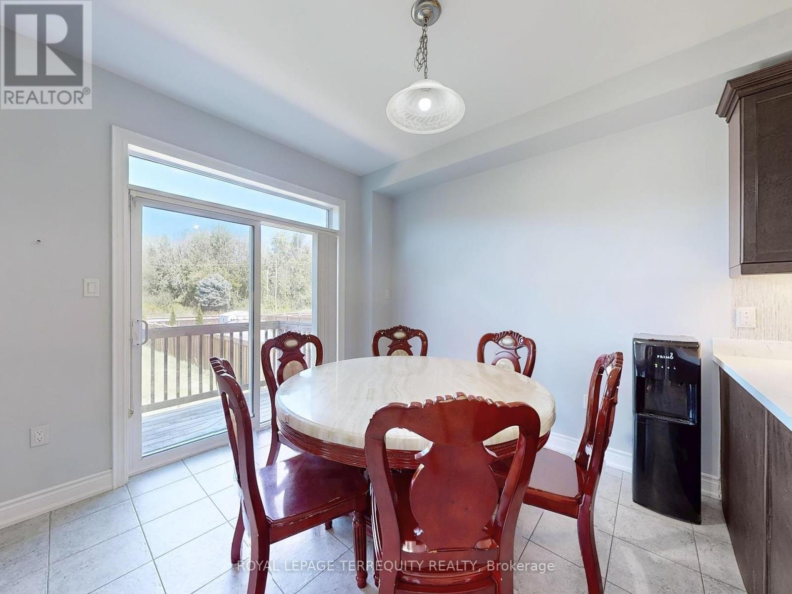 28 Richmond Park Drive, Georgina, Ontario  L4P 0H2 - Photo 20 - N12363251