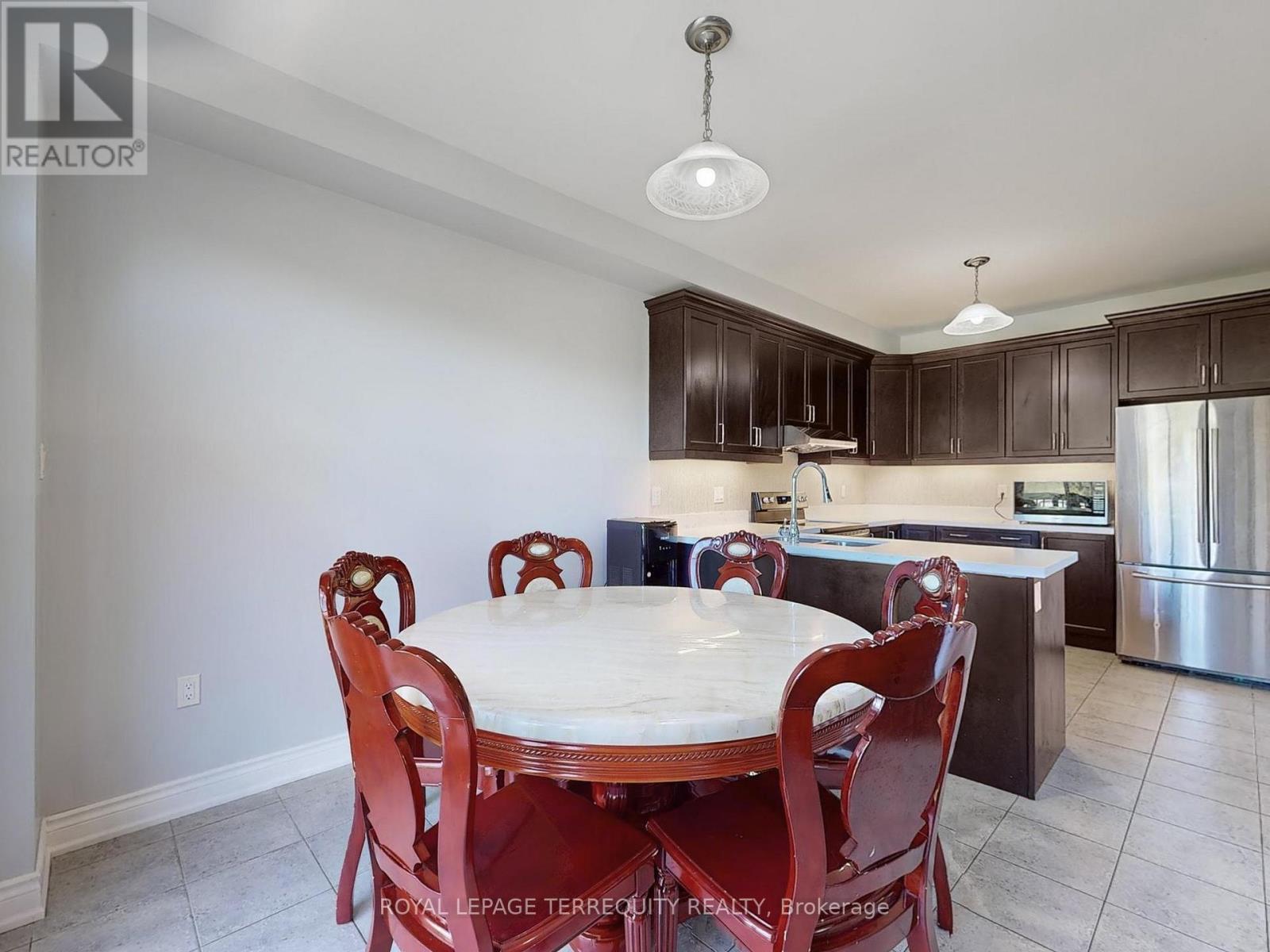 28 Richmond Park Drive, Georgina, Ontario  L4P 0H2 - Photo 21 - N12363251