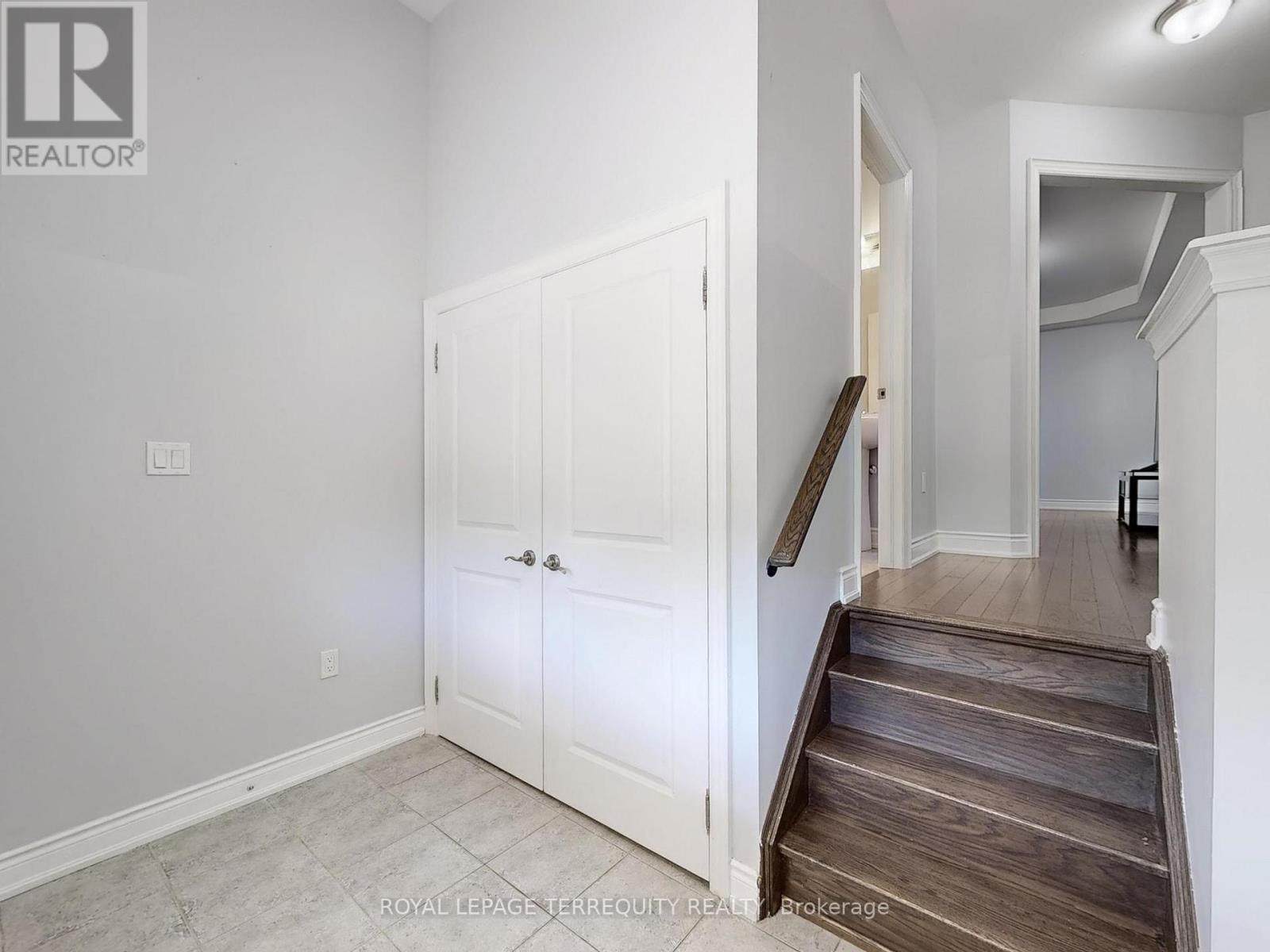 28 Richmond Park Drive, Georgina, Ontario  L4P 0H2 - Photo 24 - N12363251