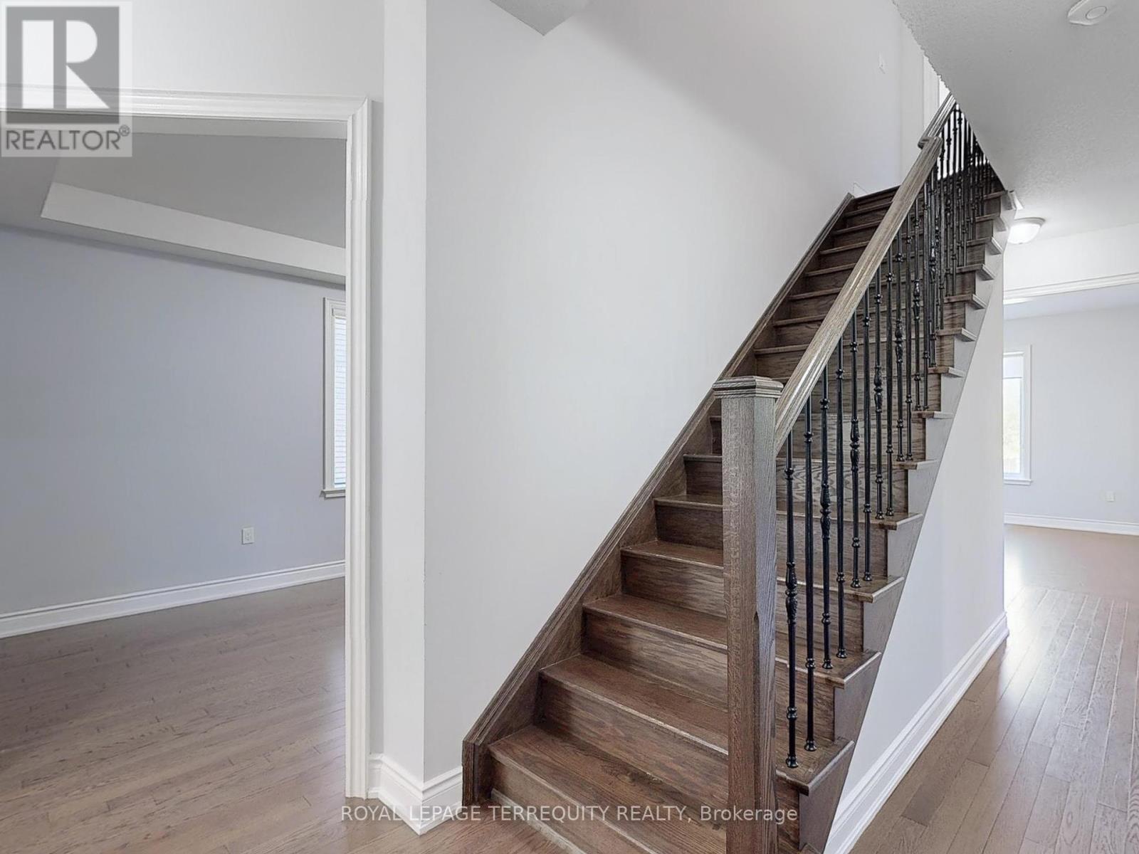28 Richmond Park Drive, Georgina, Ontario  L4P 0H2 - Photo 25 - N12363251