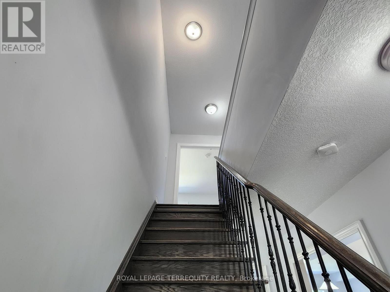 28 Richmond Park Drive, Georgina, Ontario  L4P 0H2 - Photo 26 - N12363251