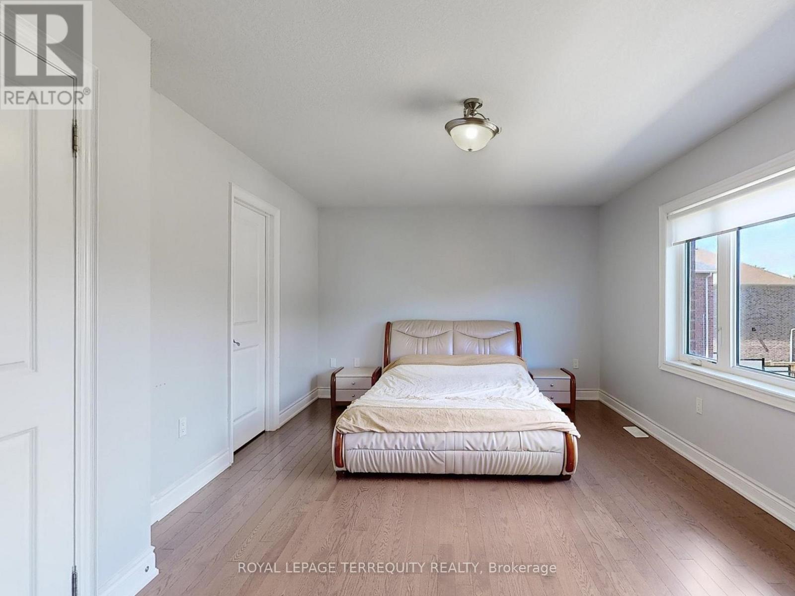 28 Richmond Park Drive, Georgina, Ontario  L4P 0H2 - Photo 30 - N12363251