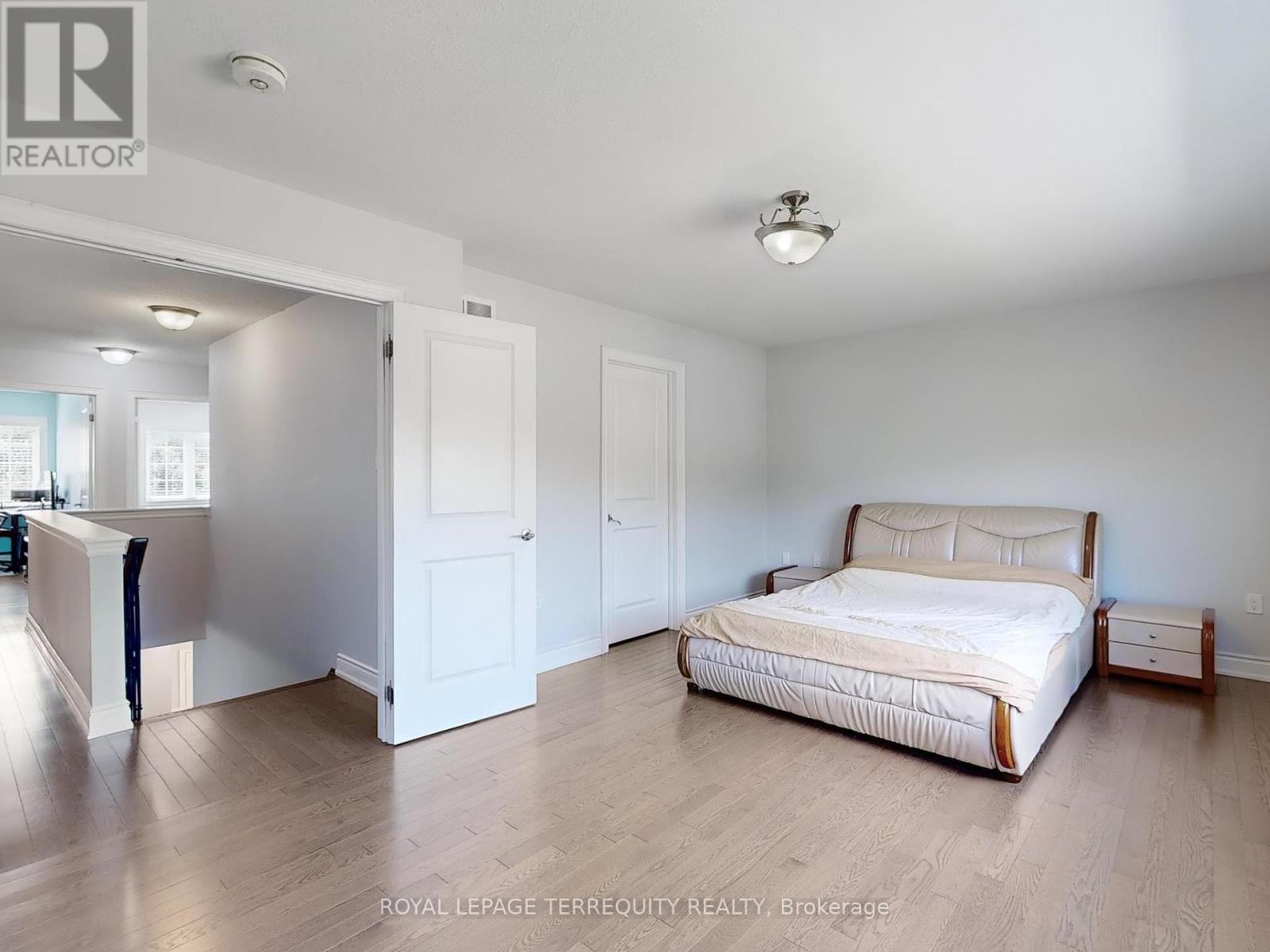28 Richmond Park Drive, Georgina, Ontario  L4P 0H2 - Photo 31 - N12363251
