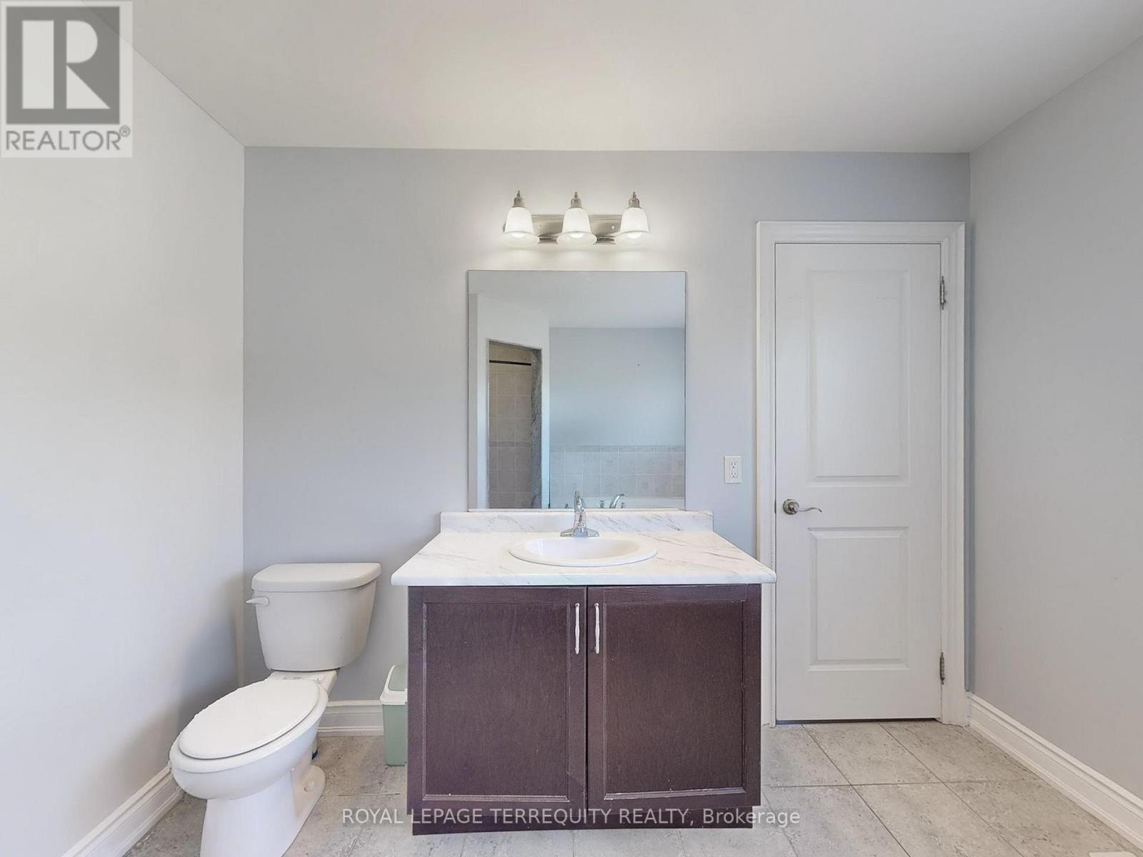 28 Richmond Park Drive, Georgina, Ontario  L4P 0H2 - Photo 33 - N12363251