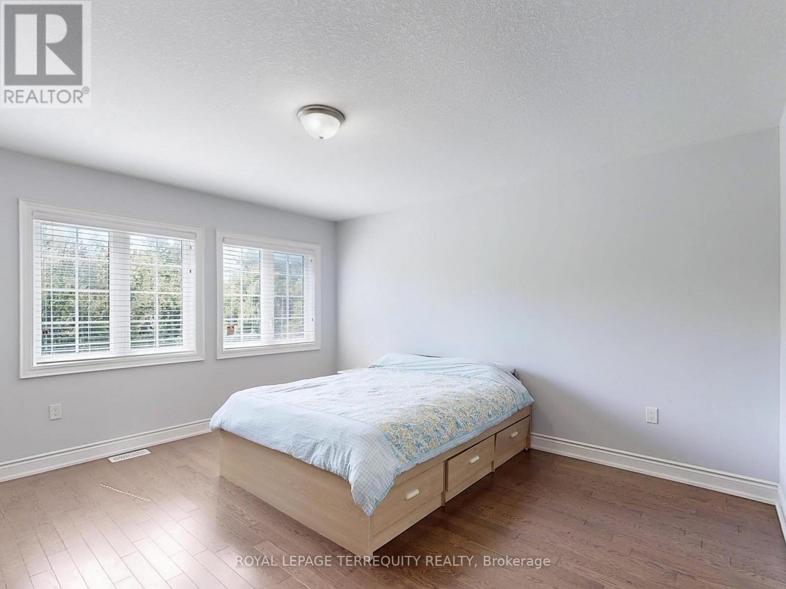 28 Richmond Park Drive, Georgina, Ontario  L4P 0H2 - Photo 35 - N12363251