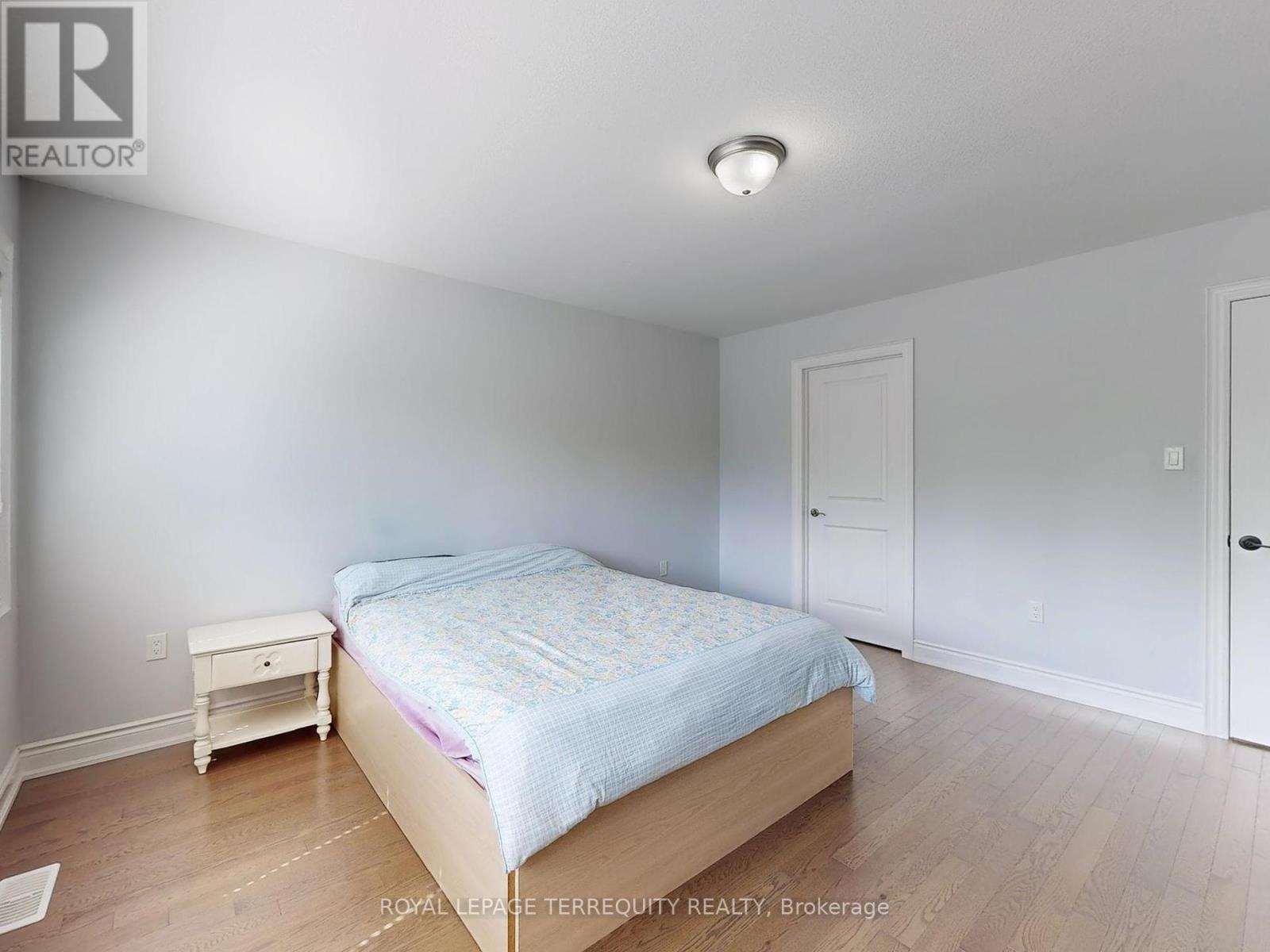 28 Richmond Park Drive, Georgina, Ontario  L4P 0H2 - Photo 37 - N12363251
