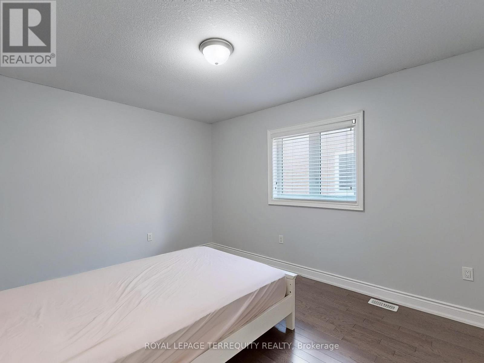 28 Richmond Park Drive, Georgina, Ontario  L4P 0H2 - Photo 39 - N12363251