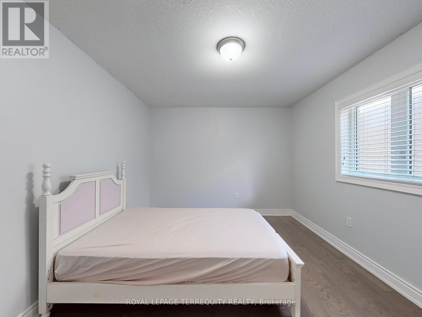 28 Richmond Park Drive, Georgina, Ontario  L4P 0H2 - Photo 40 - N12363251