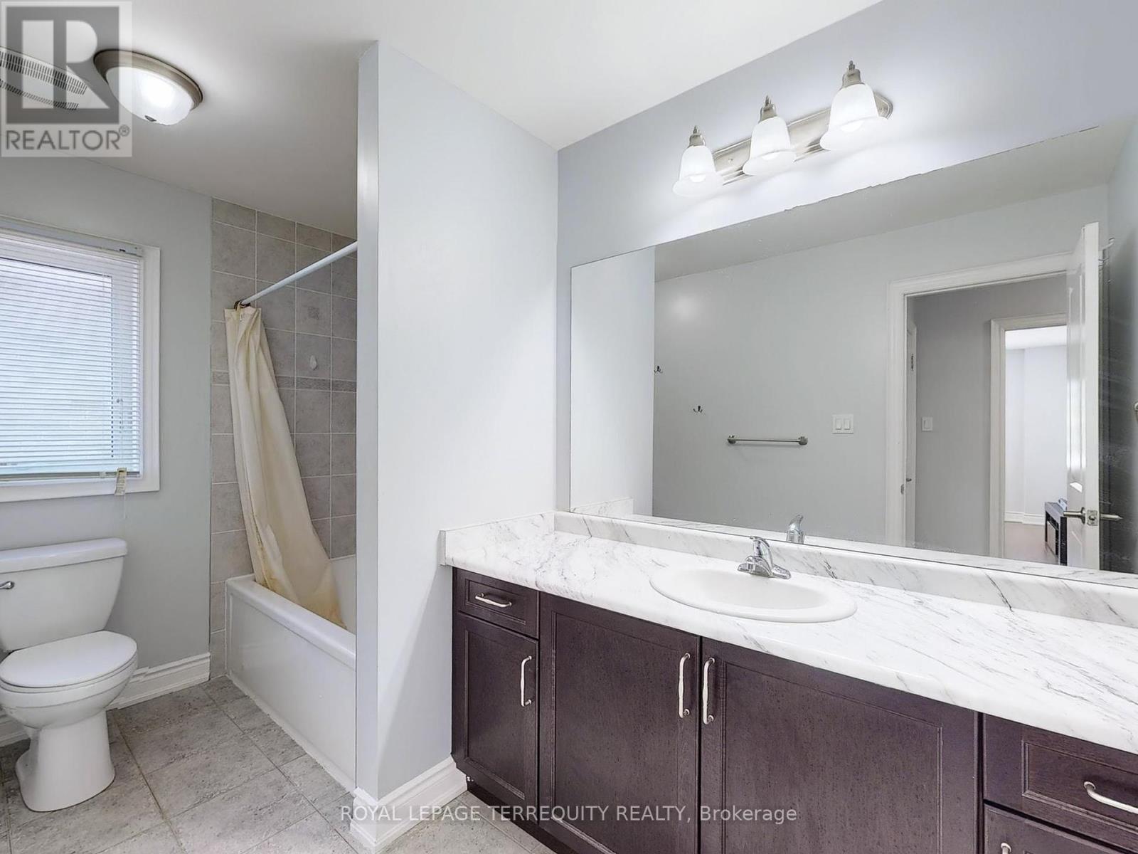 28 Richmond Park Drive, Georgina, Ontario  L4P 0H2 - Photo 46 - N12363251