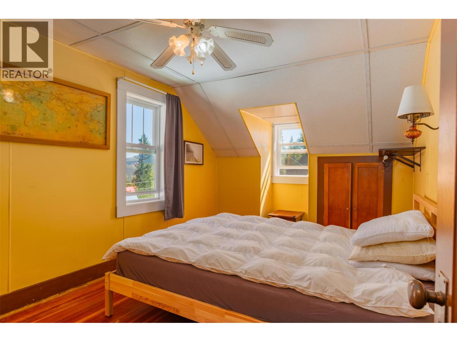 Property at 2346 Fourth Avenue image 4