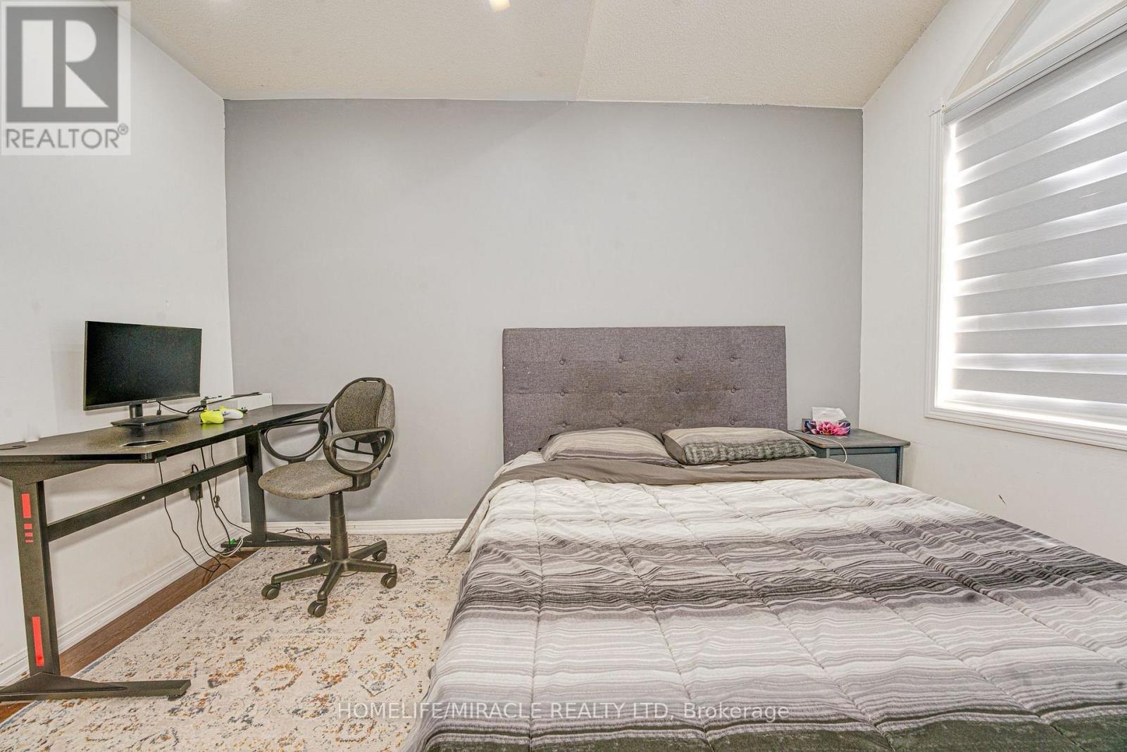 28 Bowsfield Drive, Brampton, Ontario  L6P 1A6 - Photo 28 - W12363249