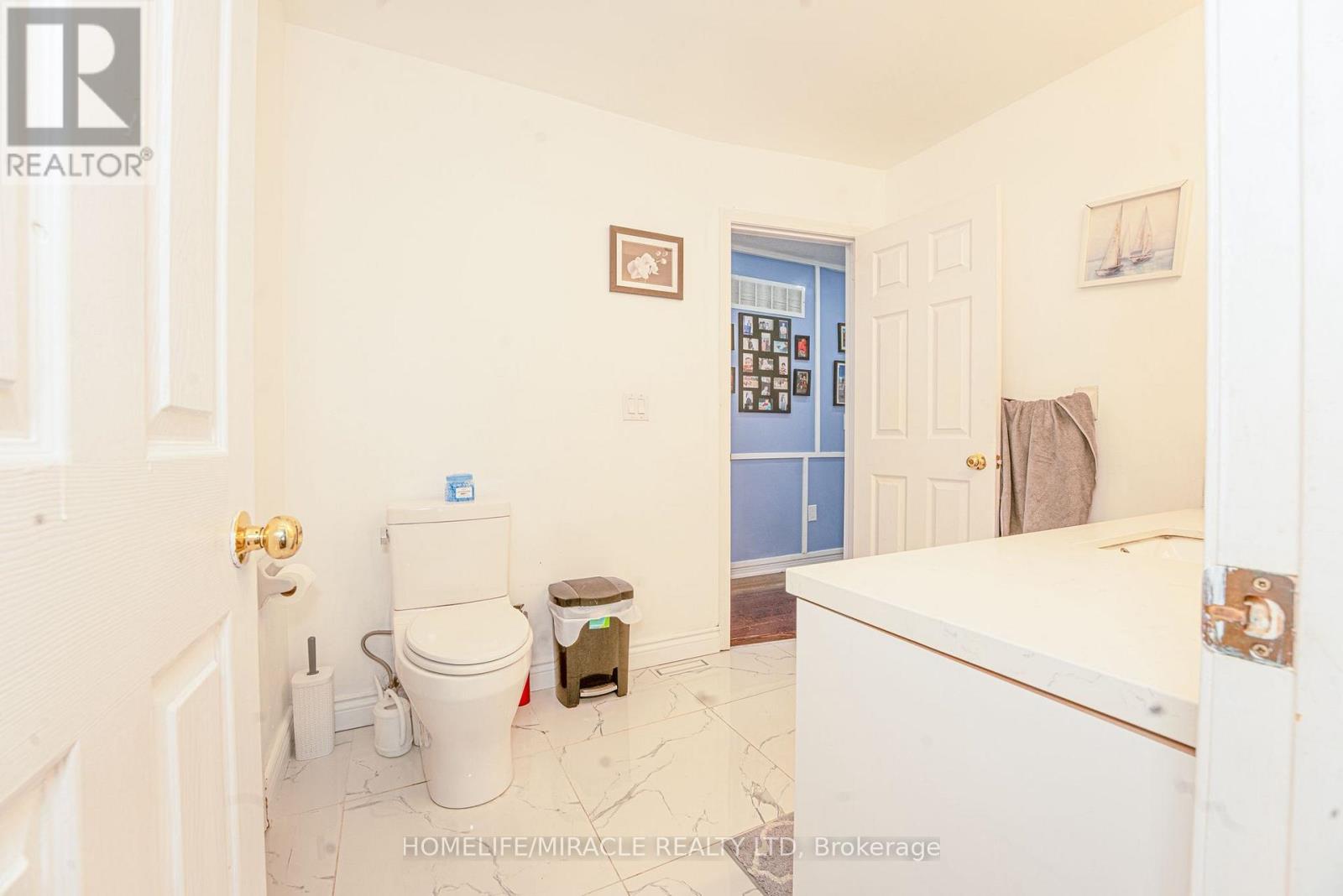28 Bowsfield Drive, Brampton, Ontario  L6P 1A6 - Photo 31 - W12363249