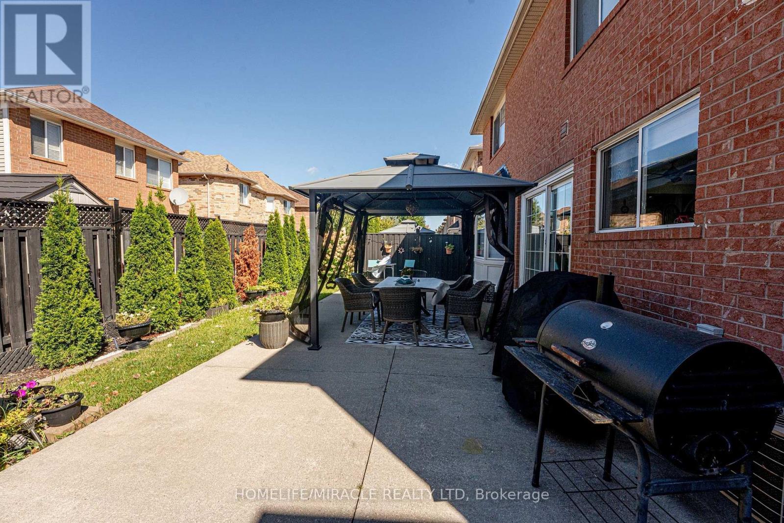 28 Bowsfield Drive, Brampton, Ontario  L6P 1A6 - Photo 33 - W12363249