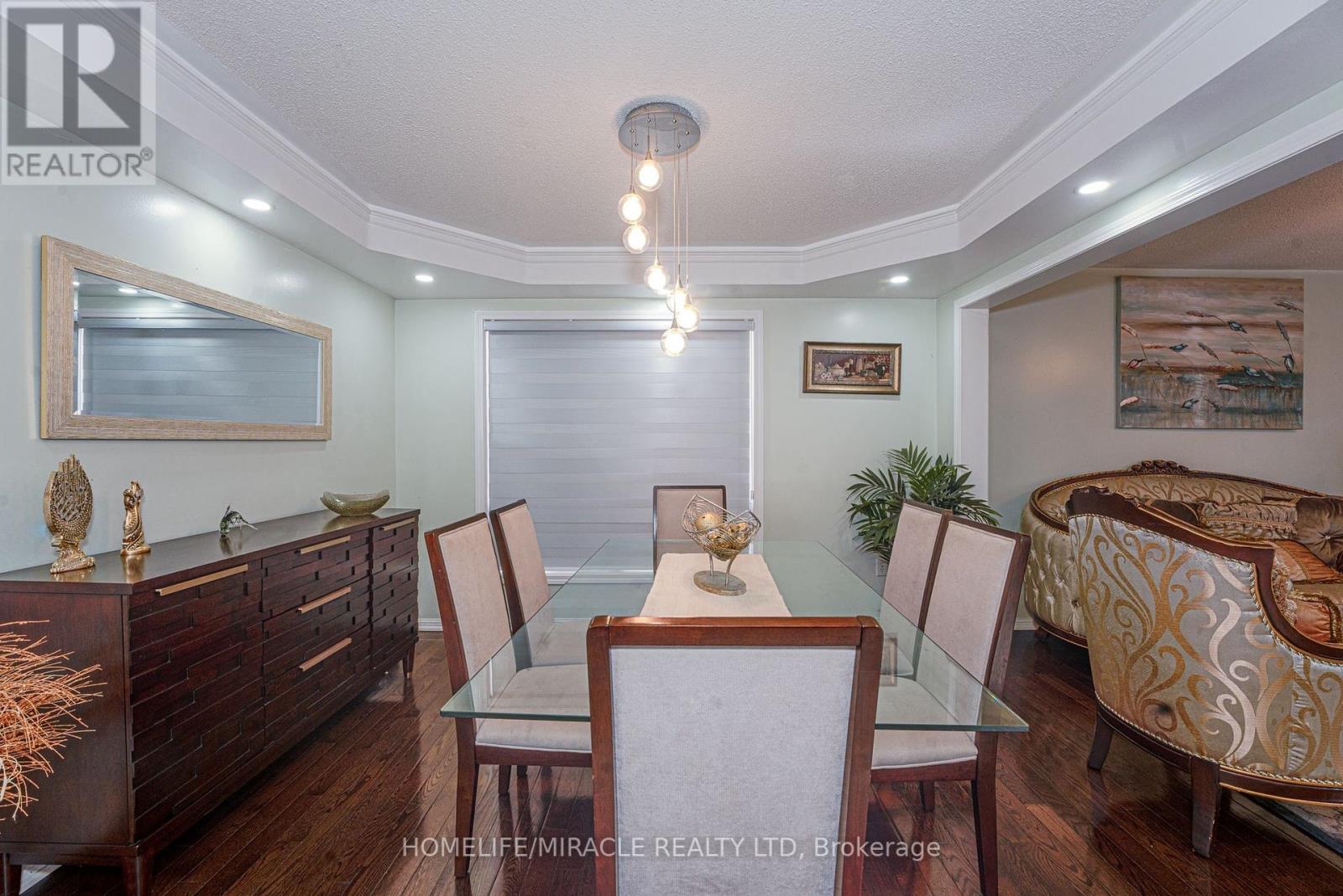 28 Bowsfield Drive, Brampton, Ontario  L6P 1A6 - Photo 7 - W12363249
