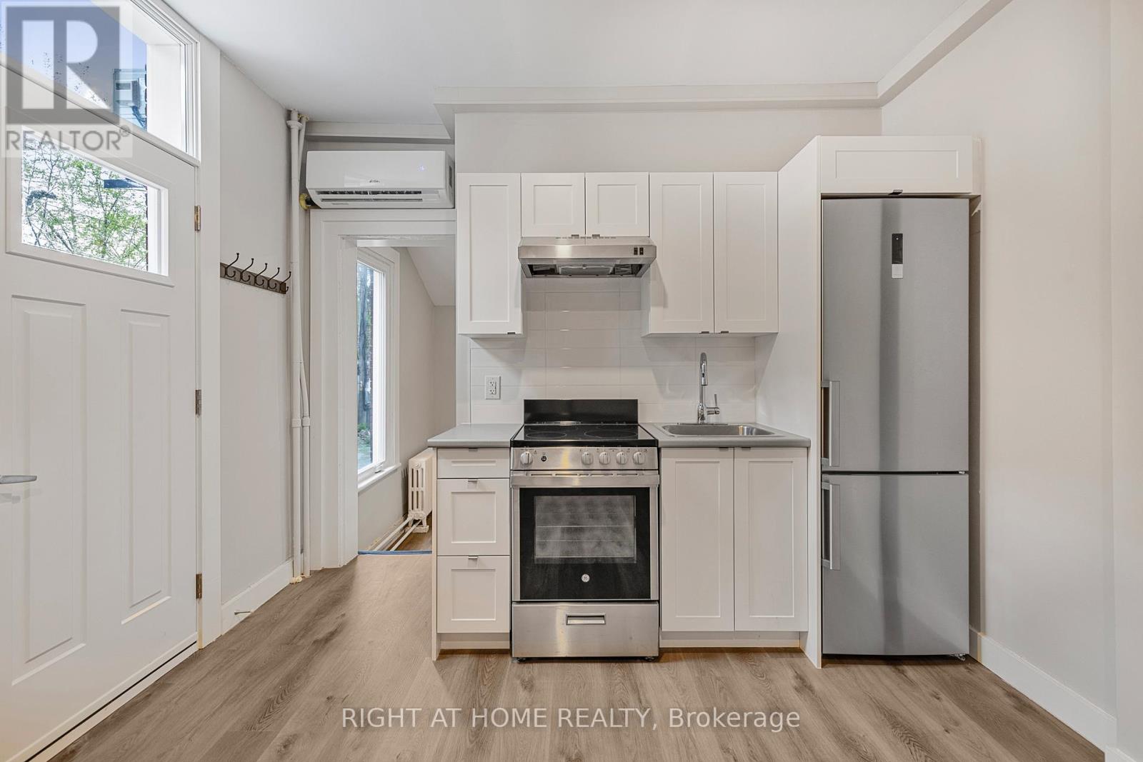 5 - 82 Welland Avenue, St. Catharines, Ontario  L2R 2N1 - Photo 1 - X12363172