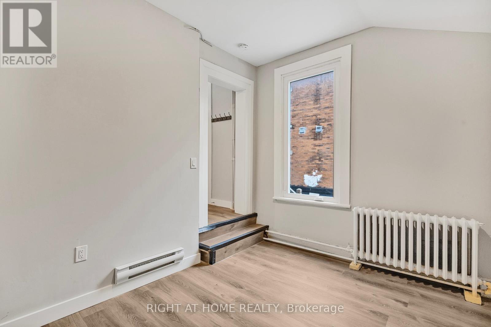 5 - 82 Welland Avenue, St. Catharines, Ontario  L2R 2N1 - Photo 2 - X12363172