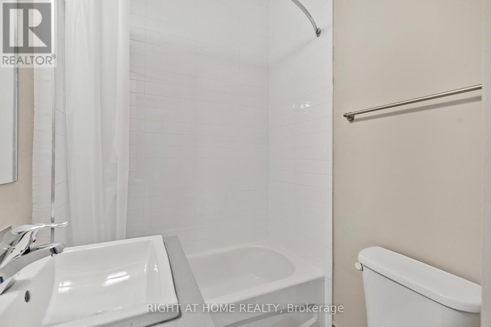 5 - 82 Welland Avenue, St. Catharines, Ontario  L2R 2N1 - Photo 4 - X12363172