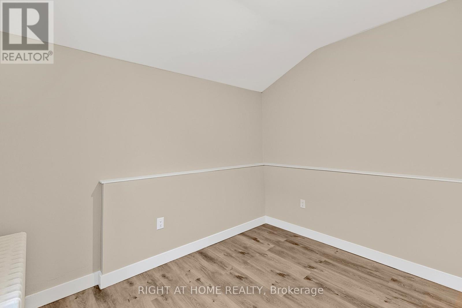 5 - 82 Welland Avenue, St. Catharines, Ontario  L2R 2N1 - Photo 6 - X12363172