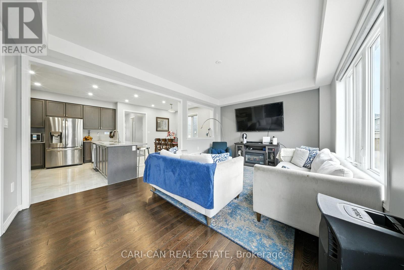 122 Longboat Run West, Brantford, Ontario  N3T 0P3 - Photo 16 - X12363229