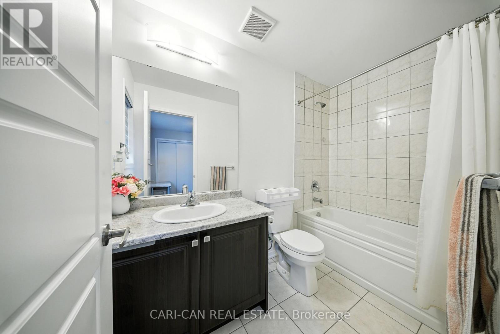 122 Longboat Run West, Brantford, Ontario  N3T 0P3 - Photo 21 - X12363229