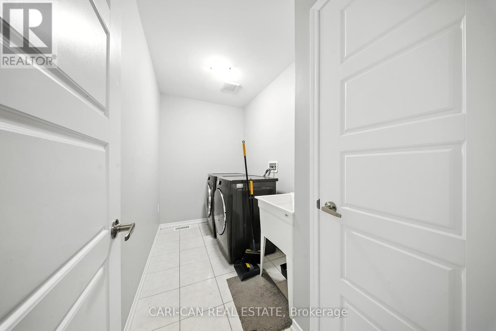 122 Longboat Run West, Brantford, Ontario  N3T 0P3 - Photo 25 - X12363229