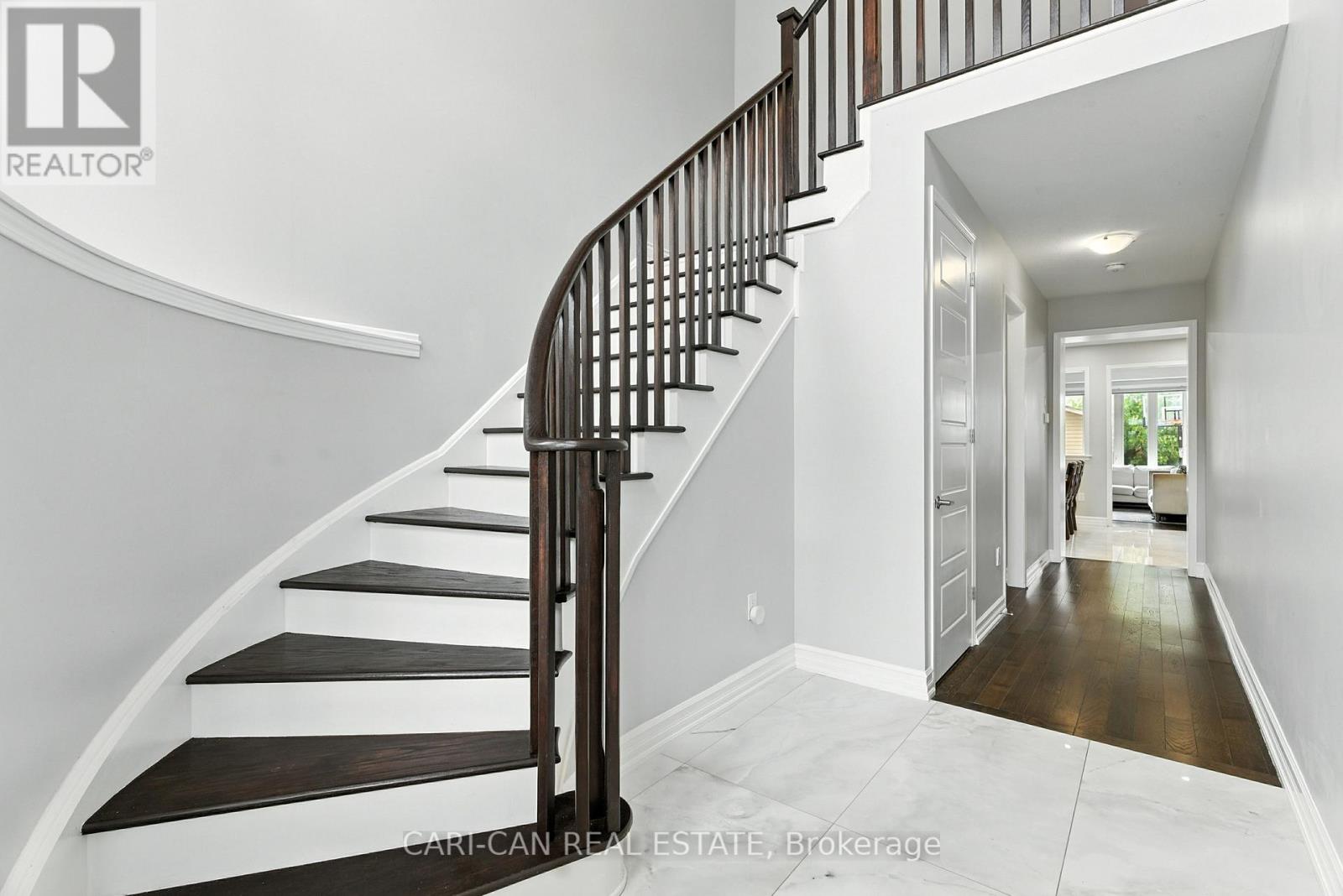 122 Longboat Run West, Brantford, Ontario  N3T 0P3 - Photo 5 - X12363229