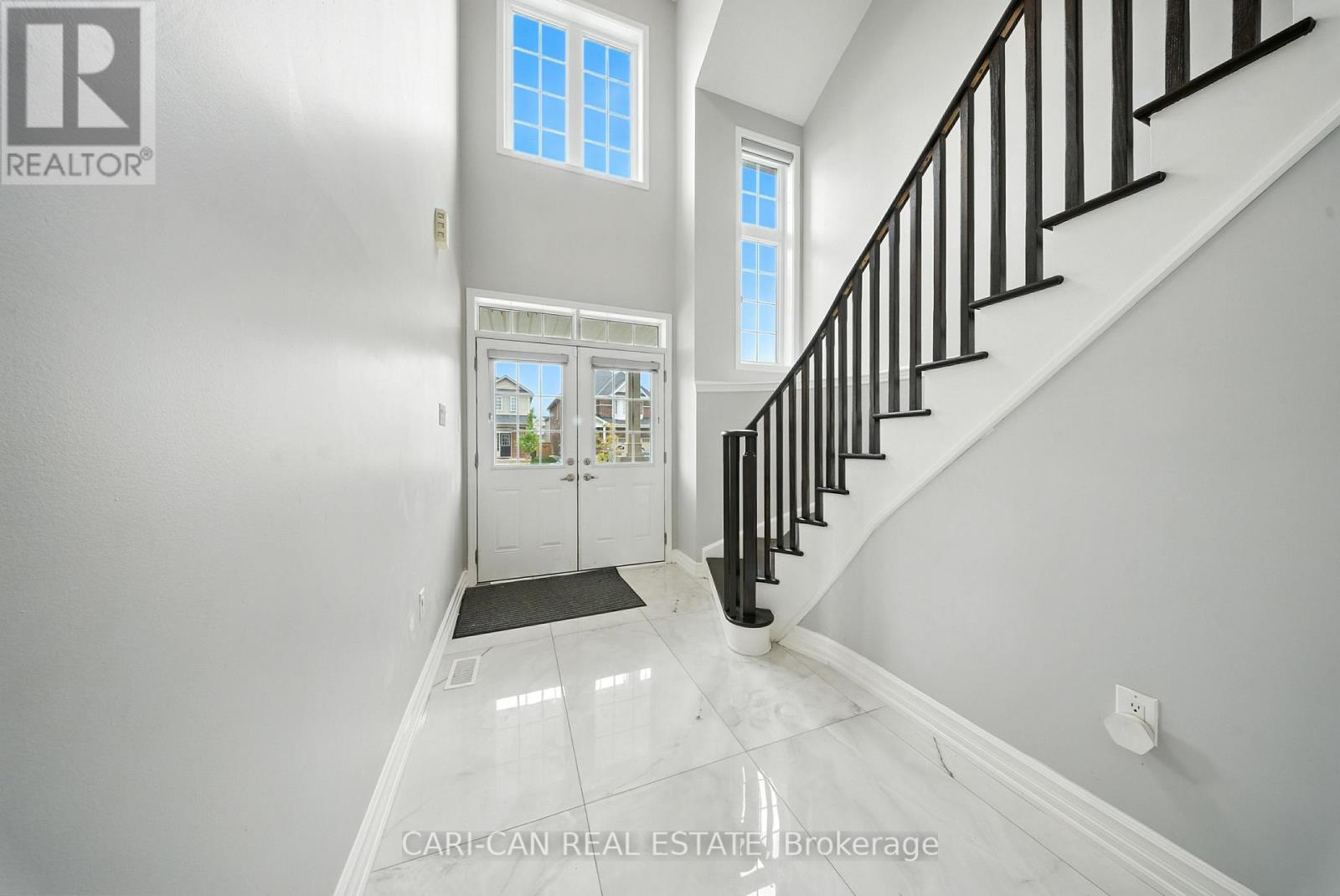 122 Longboat Run West, Brantford, Ontario  N3T 0P3 - Photo 6 - X12363229