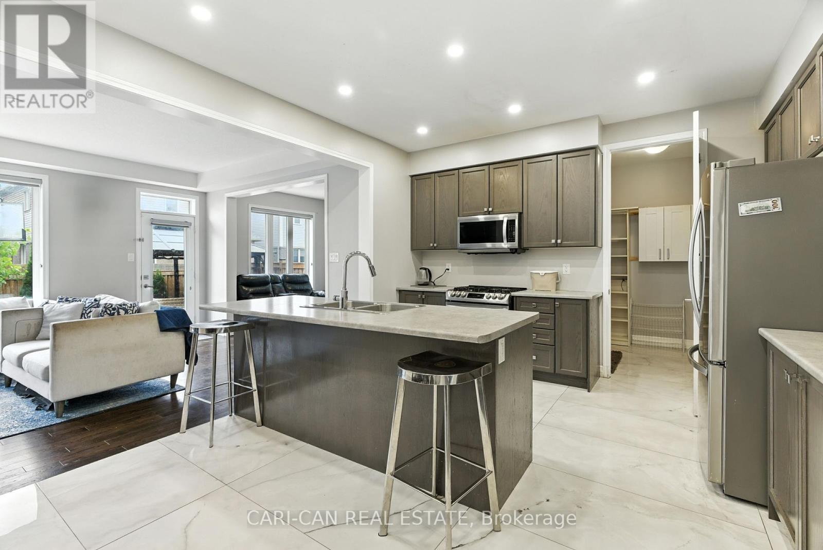 122 Longboat Run West, Brantford, Ontario  N3T 0P3 - Photo 8 - X12363229