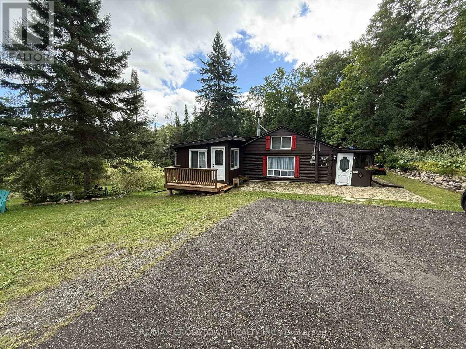 1161 Uffington Road, Bracebridge, Ontario  P1L 1X1 - Photo 1 - X12363276